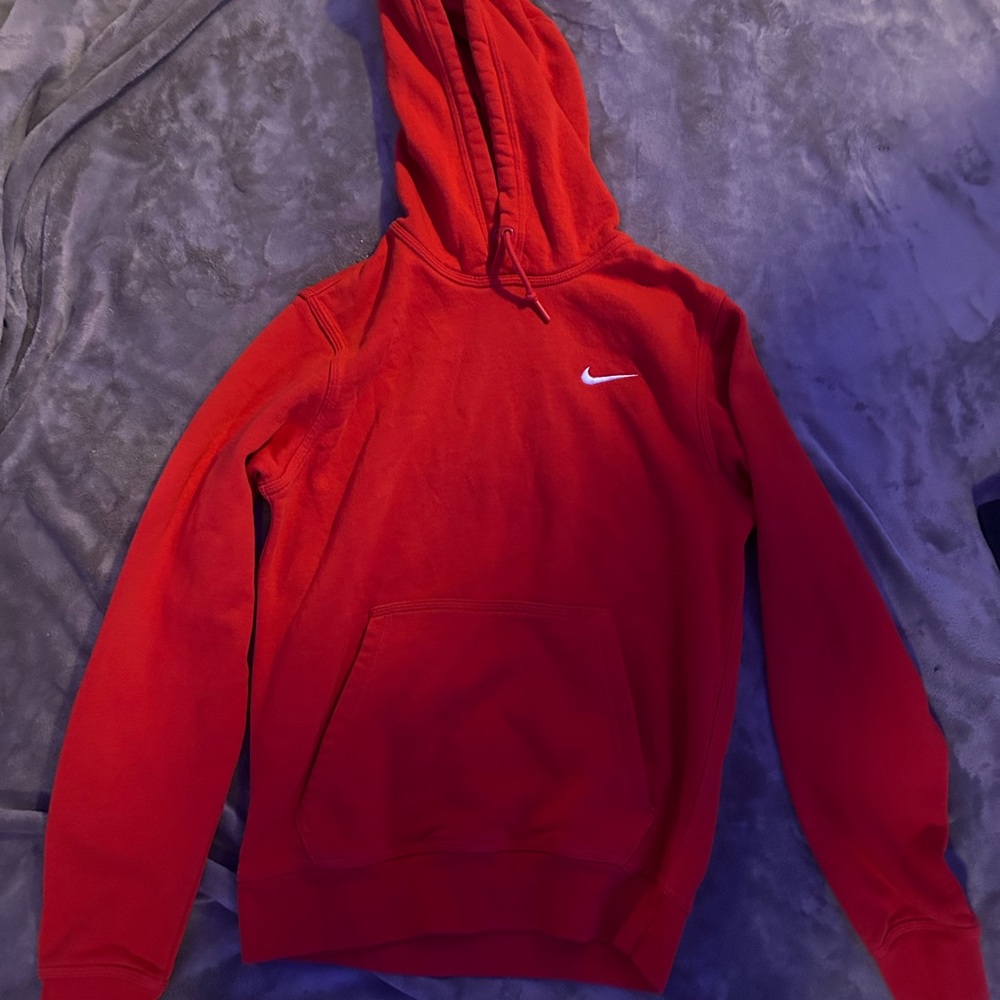 red nike hoodie❤️